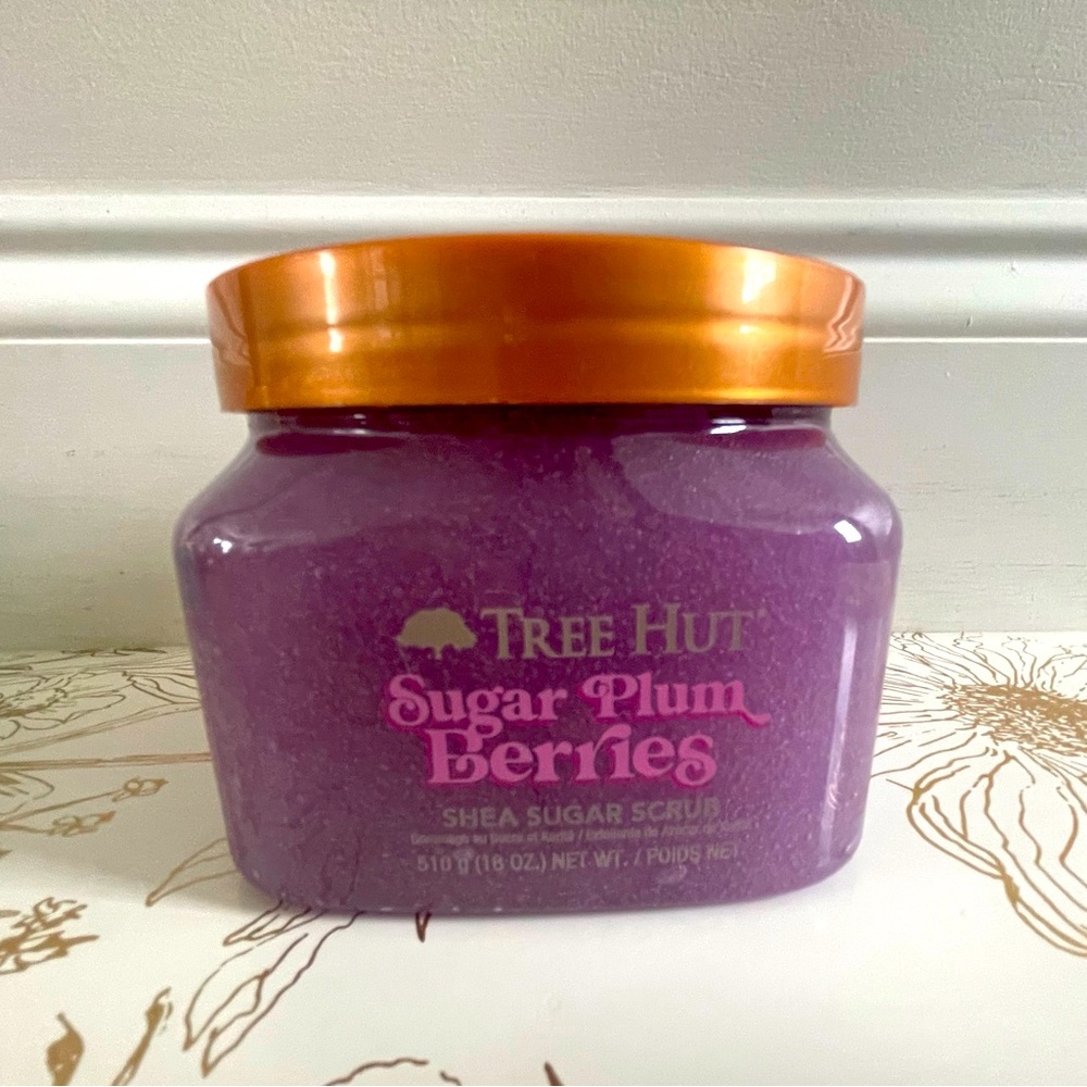 tree hut RARE LIMITED EDITION sugar plum berries sugar scrub🎀